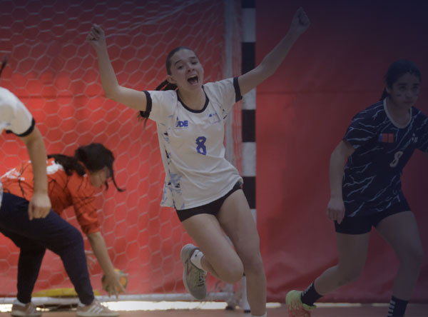 deportista celebrando un gol